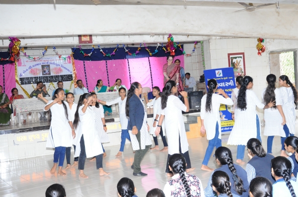 મતદાન જાગૃતિ માટેનો આગવો ગરબો રજૂ કર્યો હ