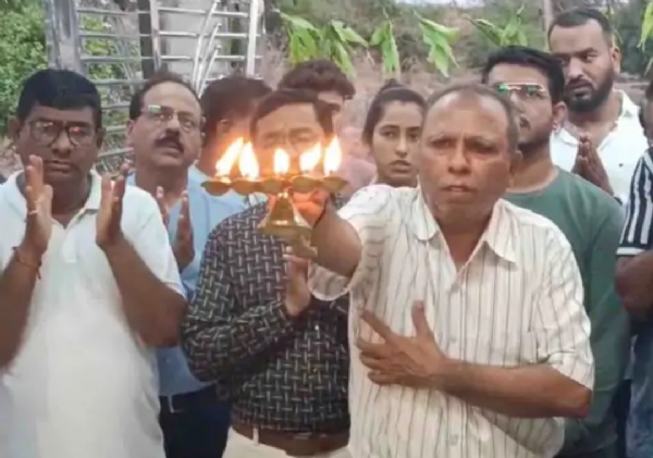 વિમાન દુર્ઘટનાના મૃતકોને પાટણ પ્રજાપતિ સમાજની શ્રદ્ધાંજલિ વિમાન દુર્ઘટનાના મૃતકોને પાટણ પ્રજાપતિ સમાજની શ્રદ્ધાંજલિ