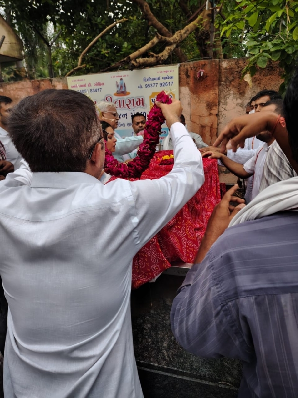 અંતિમ સંસ્કાર કરાયાં