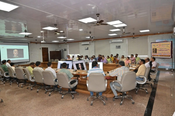 સેમિનારનું આયોજન કરવામાં આવ્યું હતું.
