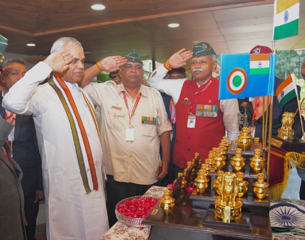 રાજ્યપાલ આચાર્ય દેવવ્રત