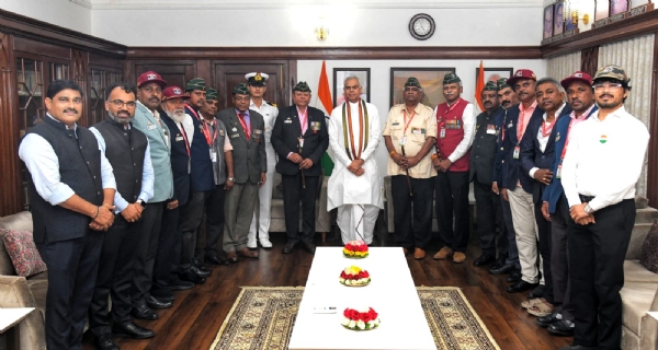 રાજ્યપાલ આચાર્ય દેવવ્રત