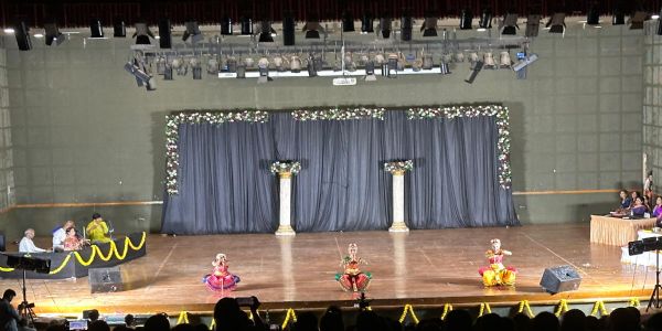 અંકલેશ્વરની ત્રણ વિધાર્થિનીઓનો દીક્ષાંત સમારોહ માં શારદા ભવન ટાઉનહોલ ખાતે યોજાયો