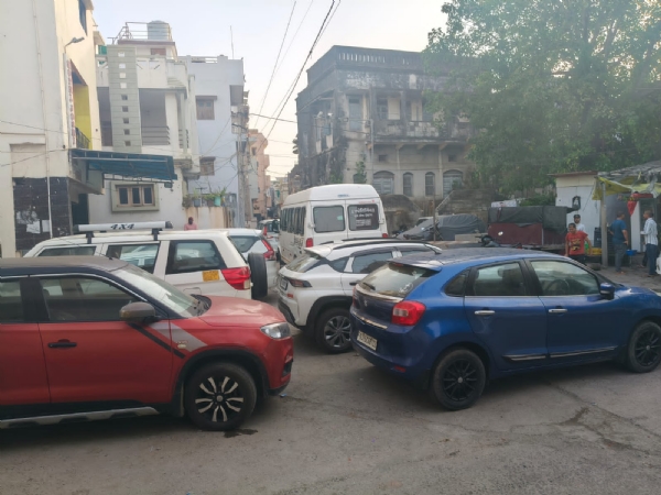 વાહનોના પાર્કિંગના થપ્પા લાગે