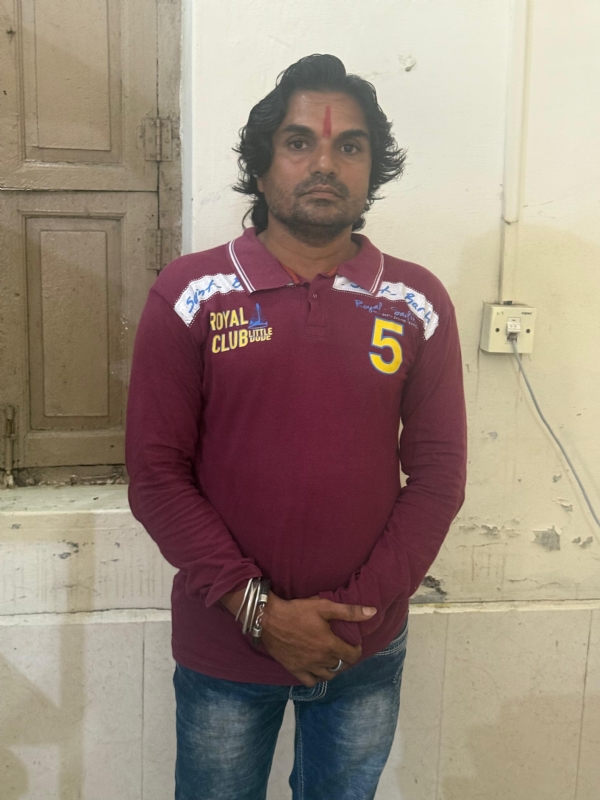 પટાવાળો લાંચ લેતા જડફાયો