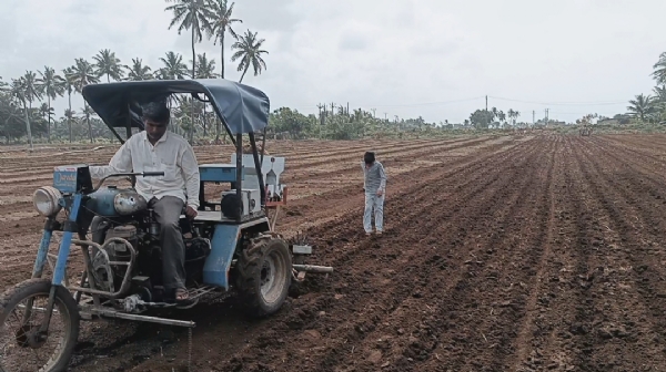 વાવણીનો પૂજા વિધિ કરી અને શુભારંભ કર્યો છે વાવણીનો પૂજા વિધિ કરી અને શુભારંભ કર્યો છે