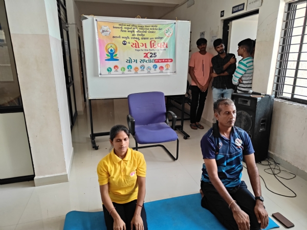 પોરબંદર આઈ . ટી.આઈ ખાતે  યોગ શિબિર યોજાઈ.