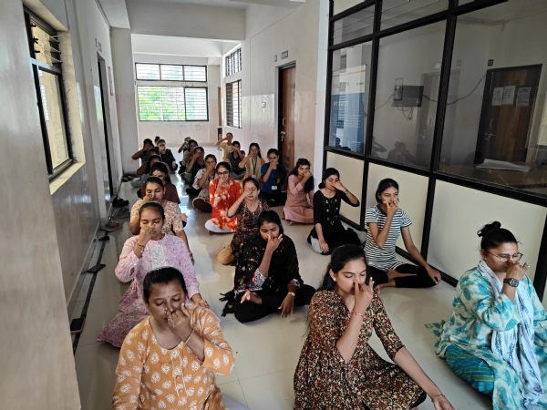 પોરબંદર આઈ . ટી.આઈ ખાતે  યોગ શિબિર યોજાઈ.