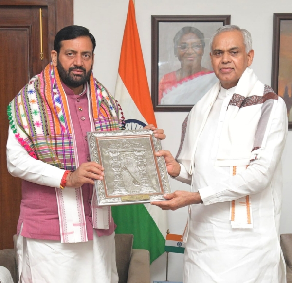 ગાંધીનગર ખાતે સૌજન્ય મુલાકાત