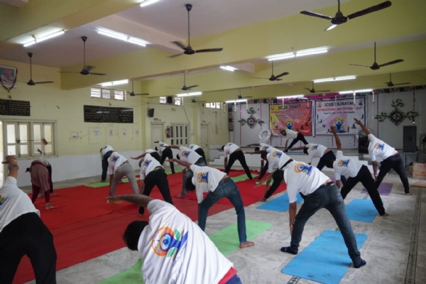 ખારવા સમાજ અને કોસ્ટગાર્ડના જવાનો યોગ પ્રોટોકોલ શિબિરમાં જોડાયા.