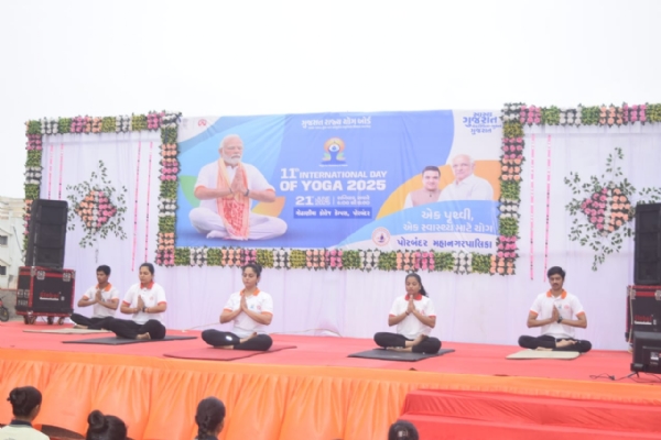 મહાનગરપાલિકા કક્ષાની આંતરરાષ્ટ્રીય યોગ દિવસની ઉજવણી ગોઢાણીયા કોલેજ ખાતે કરાઈ.