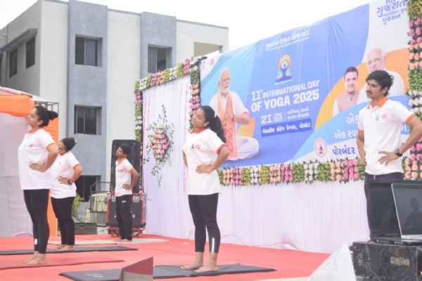 મહાનગરપાલિકા કક્ષાની આંતરરાષ્ટ્રીય યોગ દિવસની ઉજવણી ગોઢાણીયા કોલેજ ખાતે કરાઈ.