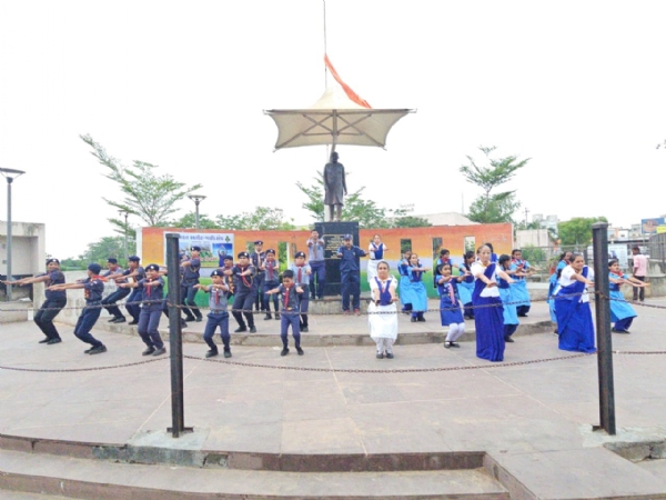 Bharat Scout Guide demonstrated yoga among the people in the city and villages and gave guidance on doing yoga - staying healthy - staying happy. Bharat Scout Guide demonstrated yoga among the people in the city and villages and gave guidance on doing yoga - staying healthy - staying happy.