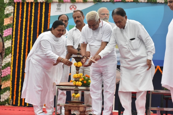 World Yoga Day was celebrated at Himmatnagar Police Parade Ground under the chairmanship of Food and Civil Supplies Minister Bhikhusinh Parmar.