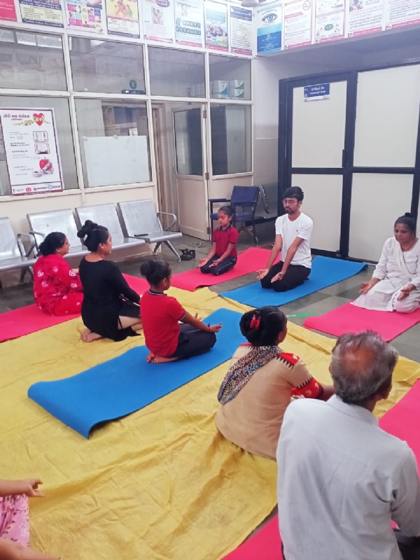 આંકોલવાડીમાં સરકારી દવાખાનામાં યોગ સેશન યોજાયા