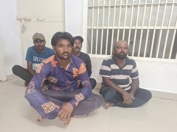 માધવપુરમાં જુગાર રમી રહેલ 4 શખ્સો ઝડપાયા.