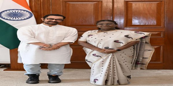 અભિનેતા આમિર ખાન રાષ્ટ્રપતિને મળ્યા, ફિલ્મ 