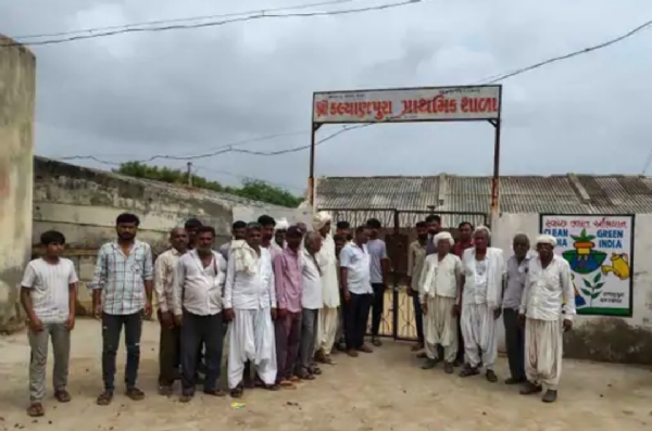કલ્યાણપુરા શાળામાં શિક્ષકોના ઉદાસીન વલણ સામે વાલીઓનો તાળાબંધી વિરોધ