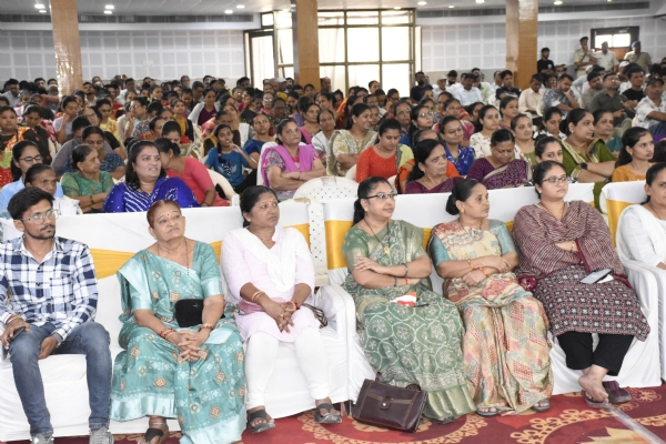 પોરબંદરમાં કુંવરજી બાવળિયાની  ઉપસ્થિતિમાં સંવિધાન હત્યા દિવસ મનાવાયો.