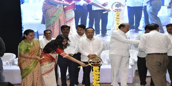 સુરત મનપા અને જિલ્લા વહીવટી તંત્રના સંયુક્ત ઉપક્રમે સંવિધાન હત્યા દિવસ-2025 નિમિત્તે સુરત જિલ્લા કક્ષાનો કાર્યક્રમ યોજાયો