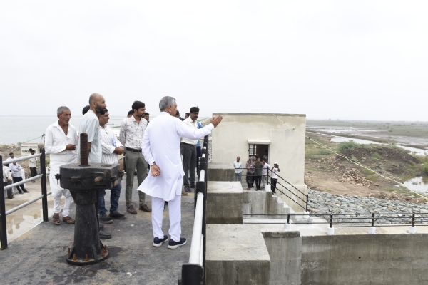 પોરબંદર જિલ્લાના પ્રભારી મંત્રી  કુંવરજી બાવળિયાએ અમીપુર ડેમની મુલાકાત કરી.