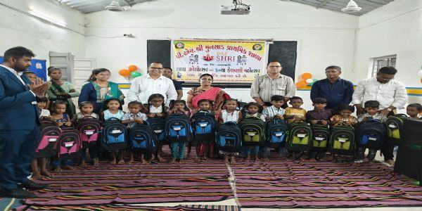 નવસારી જિલ્લામાં મુનસાડ પ્રાથમિક ખાતે શાળા પ્રવેશોત્સવ કાર્યક્રમ યોજાયો