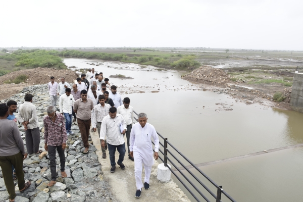 પોરબંદર જિલ્લાના પ્રભારી મંત્રી  કુંવરજી બાવળિયાએ અમીપુર ડેમની મુલાકાત કરી.
