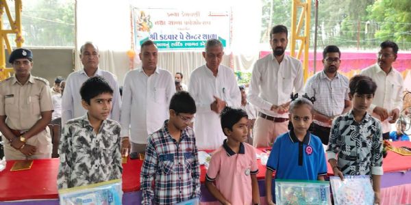 જિલ્લાના સુત્રાપાડા ની સીમ શાળા, કદવાર ખાતે કન્યા કેળવણી મહોત્સવ અને શાળા પ્રવેશોત્સવ બાળકોને શાળાપ્રવેશ કરાવ્યો.