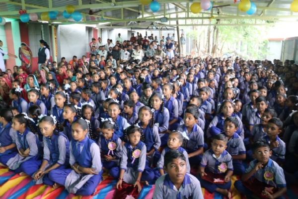સોનારી, તડ અને કોબ ગામમાં બાળકોને