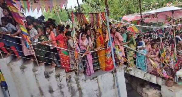 *Aravalli: A huge crowd of devotees thronged the Shri Ramdev Pir Temple in the early hours of the morning on the second day of Ashadhi*..