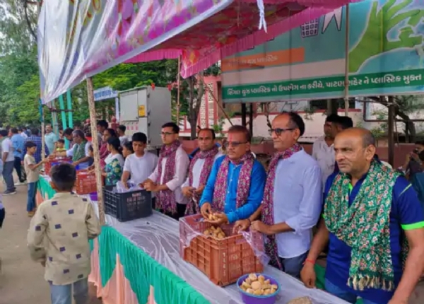 પાટણ રથયાત્રામાં  ફોટોગ્રાફર એસોસિયેશનનો સેવા કેમ્પ