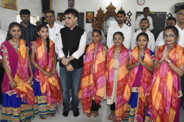 ખાસ સુરતથી લાવેલી બાંધણી