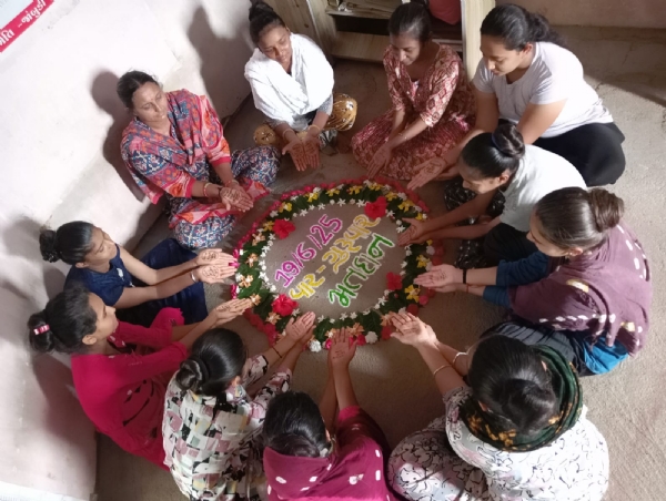 આંગણવાડીઓમાં રંગોળીના માધ્યમ થી મતદાન જાગૃતિ નો સંદેશો