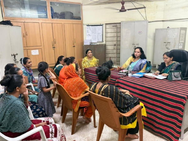 છાયા કુમાર શાળા ખાતેથી ઉપસચિવ  રીપલબેન પ્રજાપતિએ બાળકોને શાળામાં પ્રવેશ કરાવ્યો.