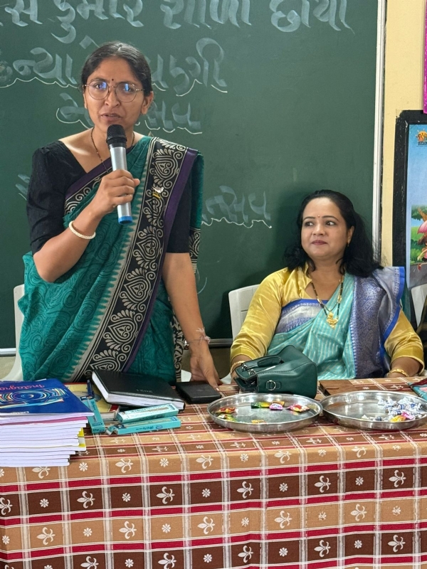 છાયા કુમાર શાળા ખાતેથી ઉપસચિવ  રીપલબેન પ્રજાપતિએ બાળકોને શાળામાં પ્રવેશ કરાવ્યો.