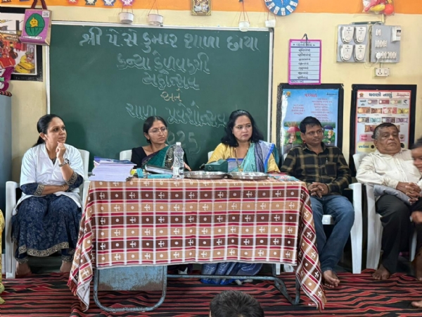 છાયા કુમાર શાળા ખાતેથી ઉપસચિવ  રીપલબેન પ્રજાપતિએ બાળકોને શાળામાં પ્રવેશ કરાવ્યો.