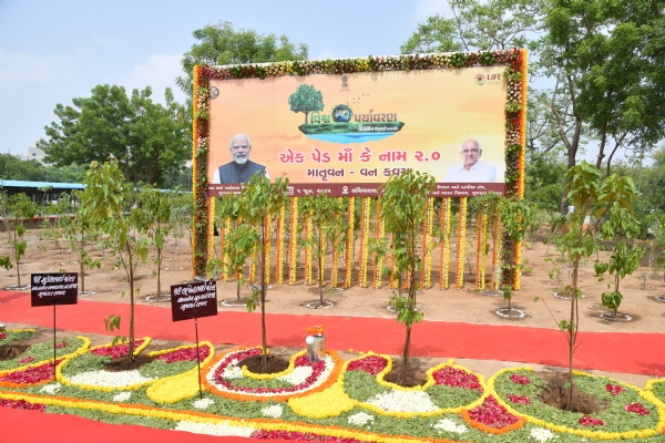 સચિવાલય સંકુલ પ્રાંગણ, ગાંધીનગર