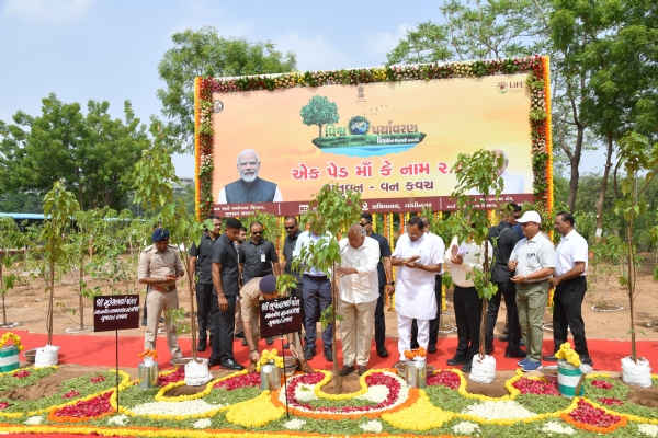 સચિવાલય સંકુલ પ્રાંગણ, ગાંધીનગર
