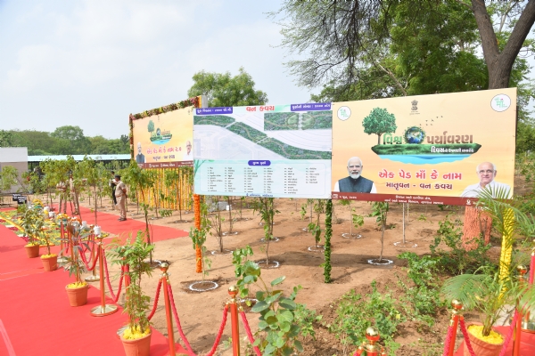 સચિવાલય સંકુલ પ્રાંગણ, ગાંધીનગર