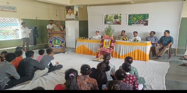 આજે વિશ્વ પર્યાવરણ દિવસની કોડીનારમાં પ્રકૃતિ નેચર ક્લબ અને પર્યાવરણ સંરક્ષણ ગતિવિધિ સંસ્થા દ્વારા અનેરા ઉત્સાહ સાથે ઉજવણી કરવામાં આવી.