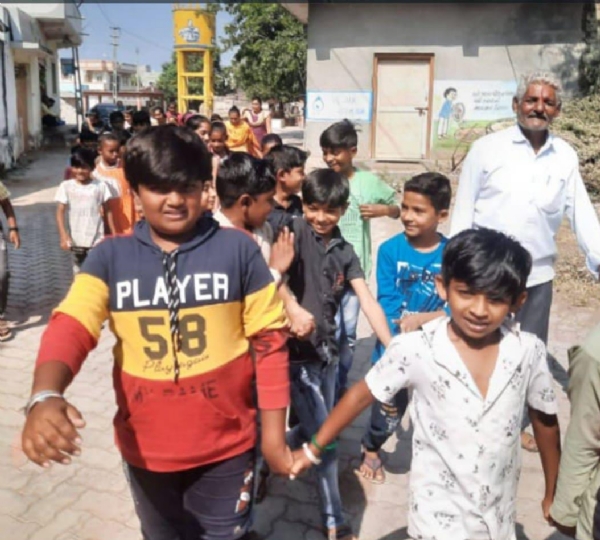 વિદ્યાર્થીઓ મતદાન જાગૃતિ ઝુંબેશમાં જોડાયા હતા.