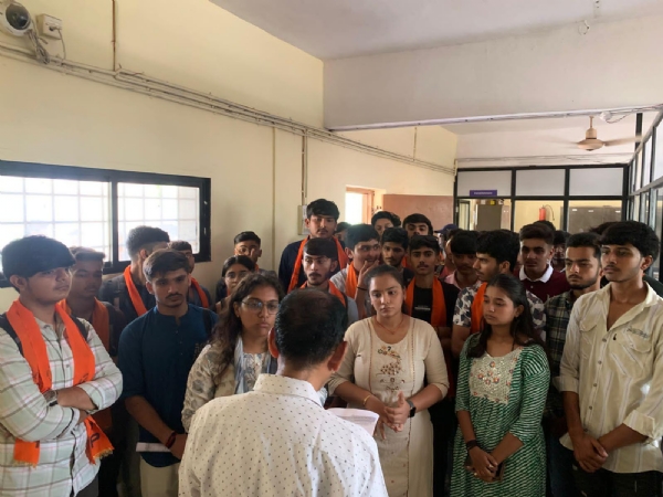 પરીક્ષામાં છબરડો થતા એ.બી.વી.પી દ્વારા રજુઆત કરાઈ.