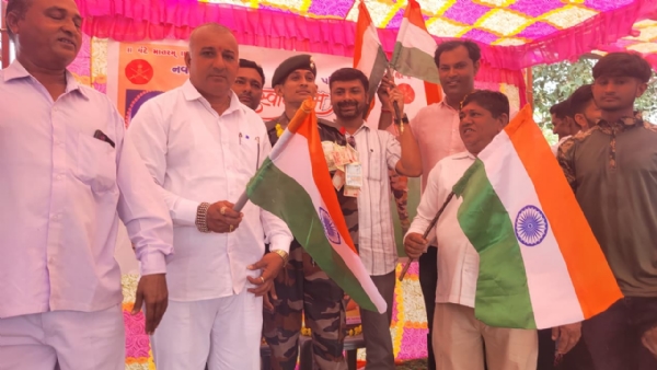 નવાગામ નું ગૌરવ ઇન્ડિયન આર્મીમાં ટ્રેનિંગ પૂરી કરીને માદરે વતન નવાગામ નું ગૌરવ ઇન્ડિયન આર્મીમાં ટ્રેનિંગ પૂરી કરીને માદરે વતન