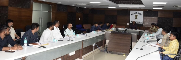 ગોધરા ખાતે જિલ્લા કલેક્ટરશ્રીની અધ્યક્ષતામાં જિલ્લા માર્ગ સલામતી સમિતિની બેઠક યોજાઈ-૨ ગોધરા ખાતે જિલ્લા કલેક્ટરશ્રીની અધ્યક્ષતામાં જિલ્લા માર્ગ સલામતી સમિતિની બેઠક યોજાઈ-૨