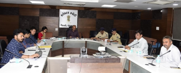 ગોધરા ખાતે જિલ્લા કલેક્ટરશ્રીની અધ્યક્ષતામાં જિલ્લા માર્ગ સલામતી સમિતિની બેઠક યોજાઈ-૩ ગોધરા ખાતે જિલ્લા કલેક્ટરશ્રીની અધ્યક્ષતામાં જિલ્લા માર્ગ સલામતી સમિતિની બેઠક યોજાઈ-૩