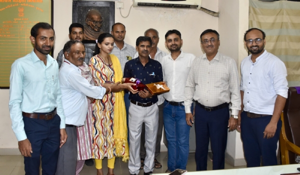 ભાવભેર વિદાયમાન અપાયું