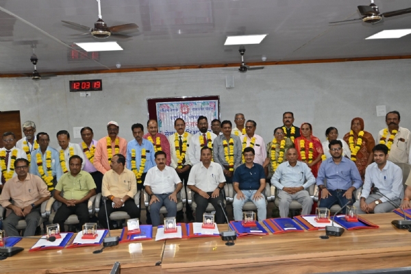 અધિકારીઓ સેવાનિવૃત્ત થયા