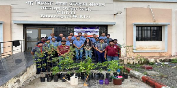 ભાવનગર રેલવે મંડળ દ્વારા સંચાલિત, તાલીમ સંસ્થાના પરિસરમાં વૃક્ષારોપણ કાર્યક્રમ