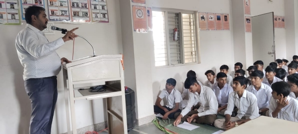 કુતિયાણા તાલુકાની શાળાઓમાં કારકીદી રોજગાર માર્ગદર્શન સેમિનાર યોજાયા.