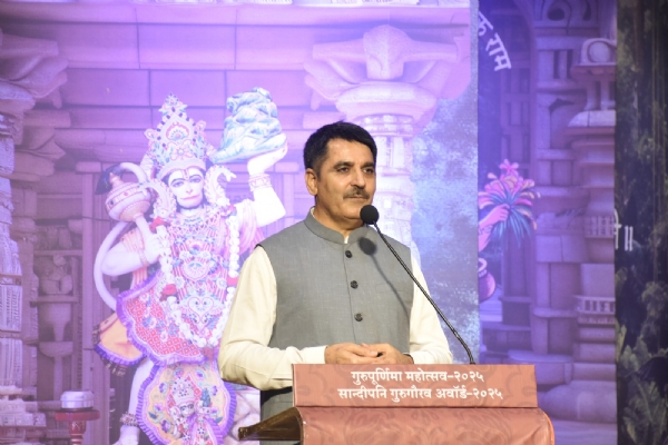 સાંદિપની પોરબંદર ગુરુ ગૌરવ એવોર્ડ સમારોહમાં સહભાગી થતા વિધાનસભાના અધ્યક્ષ  શંકરભાઈ ચૌધરી.